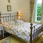 Splendid Mansion In With Heated Pool And Tennis Court Villa *