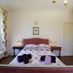 Splendid Mansion In With Heated Pool And Tennis Court