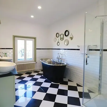 Splendid Mansion In With Heated Pool And Tennis Court
