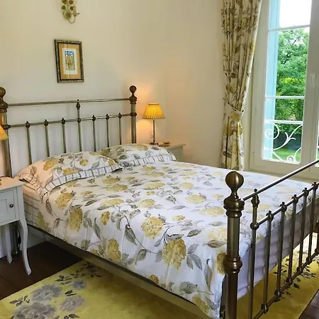Splendid Mansion In With Heated Pool And Tennis Court Villa *