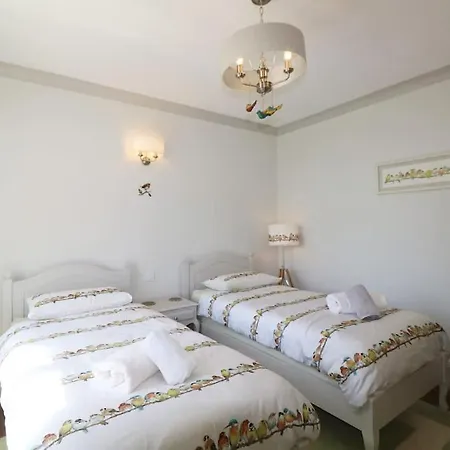 Villa Splendid Mansion In With Heated Pool And Tennis Court *