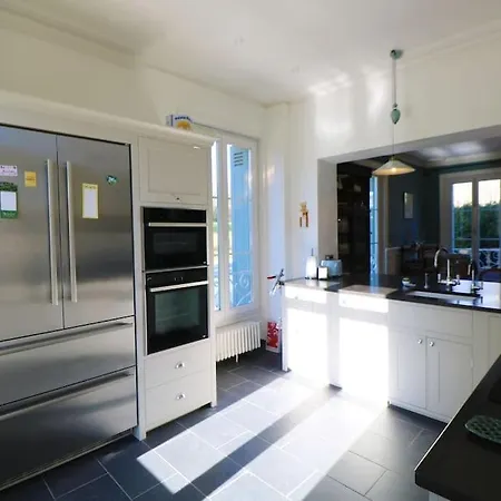 Splendid Mansion In With Heated Pool And Tennis Court Villa *