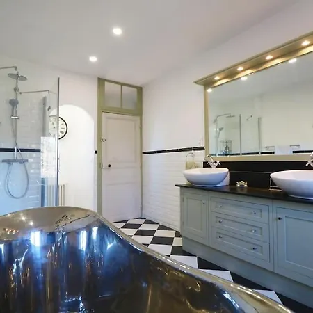 Splendid Mansion In With Heated Pool And Tennis Court