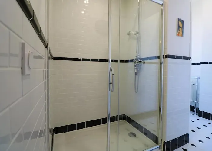 Splendid Mansion In With Heated Pool And Tennis Court Villa *