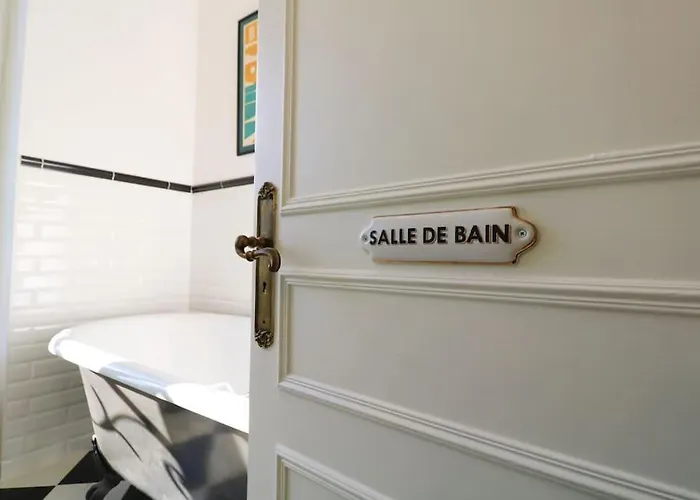 Splendid Mansion In With Heated Pool And Tennis Court Villa *