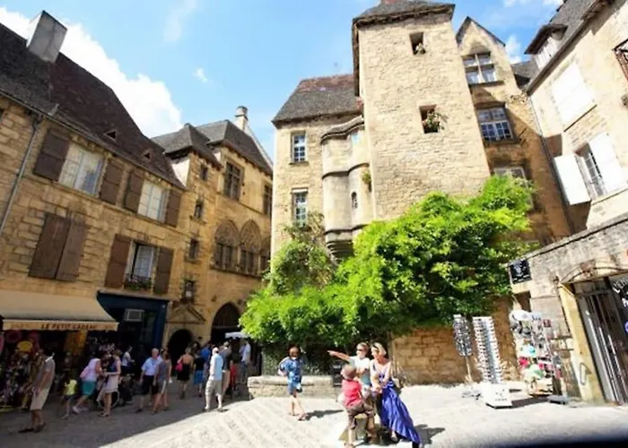 Splendid Mansion In With Heated Pool And Tennis Court Villa *